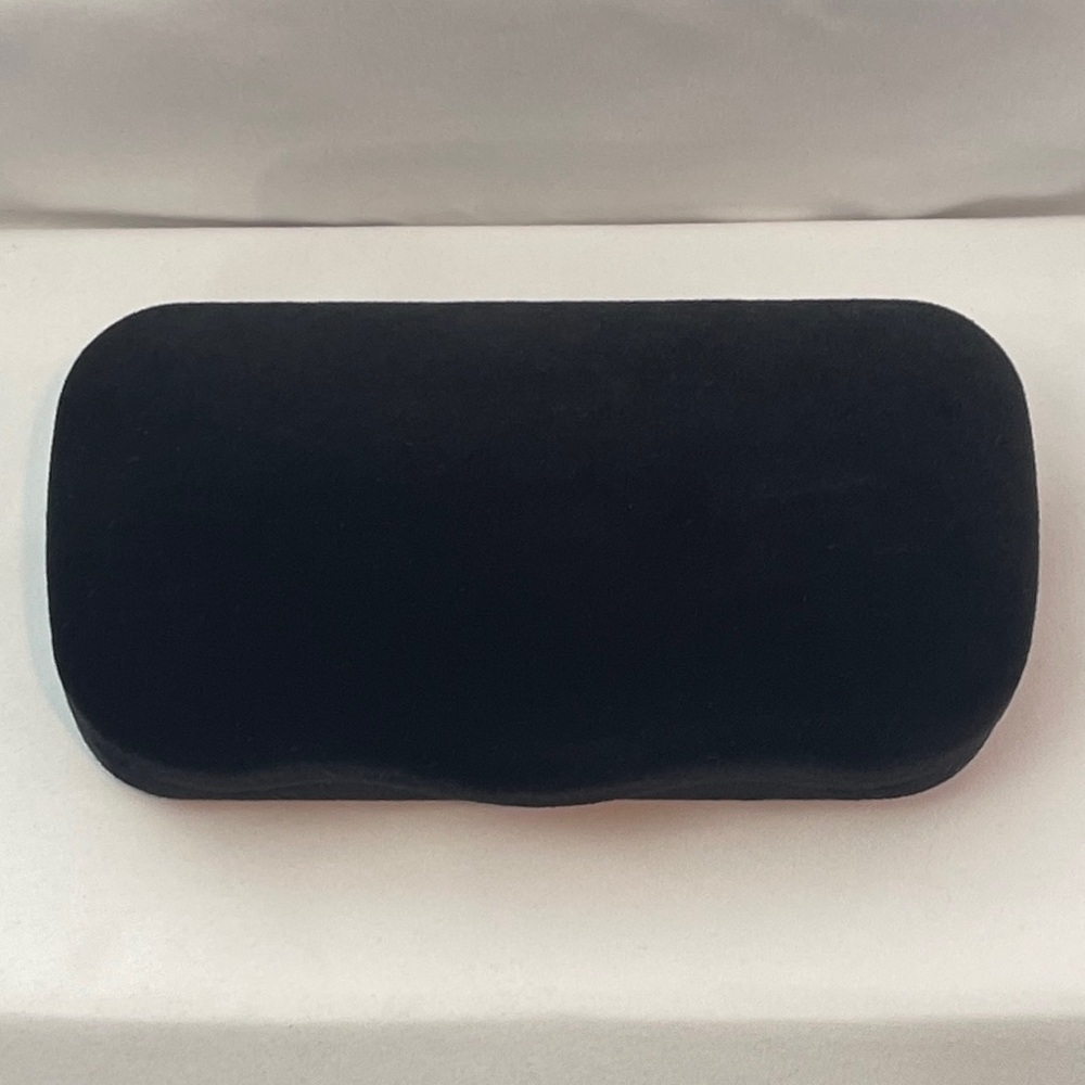 Gucci Women's Black Oversized Sunglasses - Picture 11 of 15